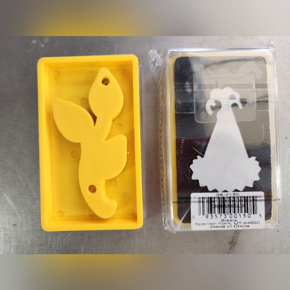 Sizzix Lot of 14 Red Green and Yellow Die Cuts - Picture 2 of 5